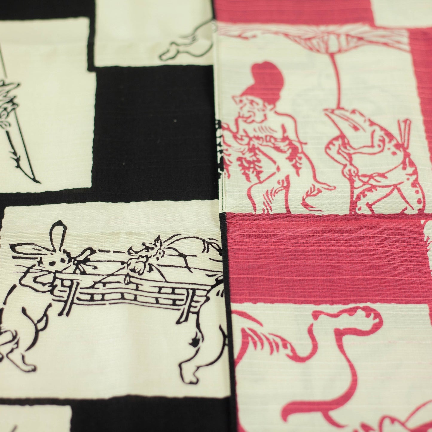 Furoshiki double-face Chôjûgiga (noir et rose, 50 cm)
