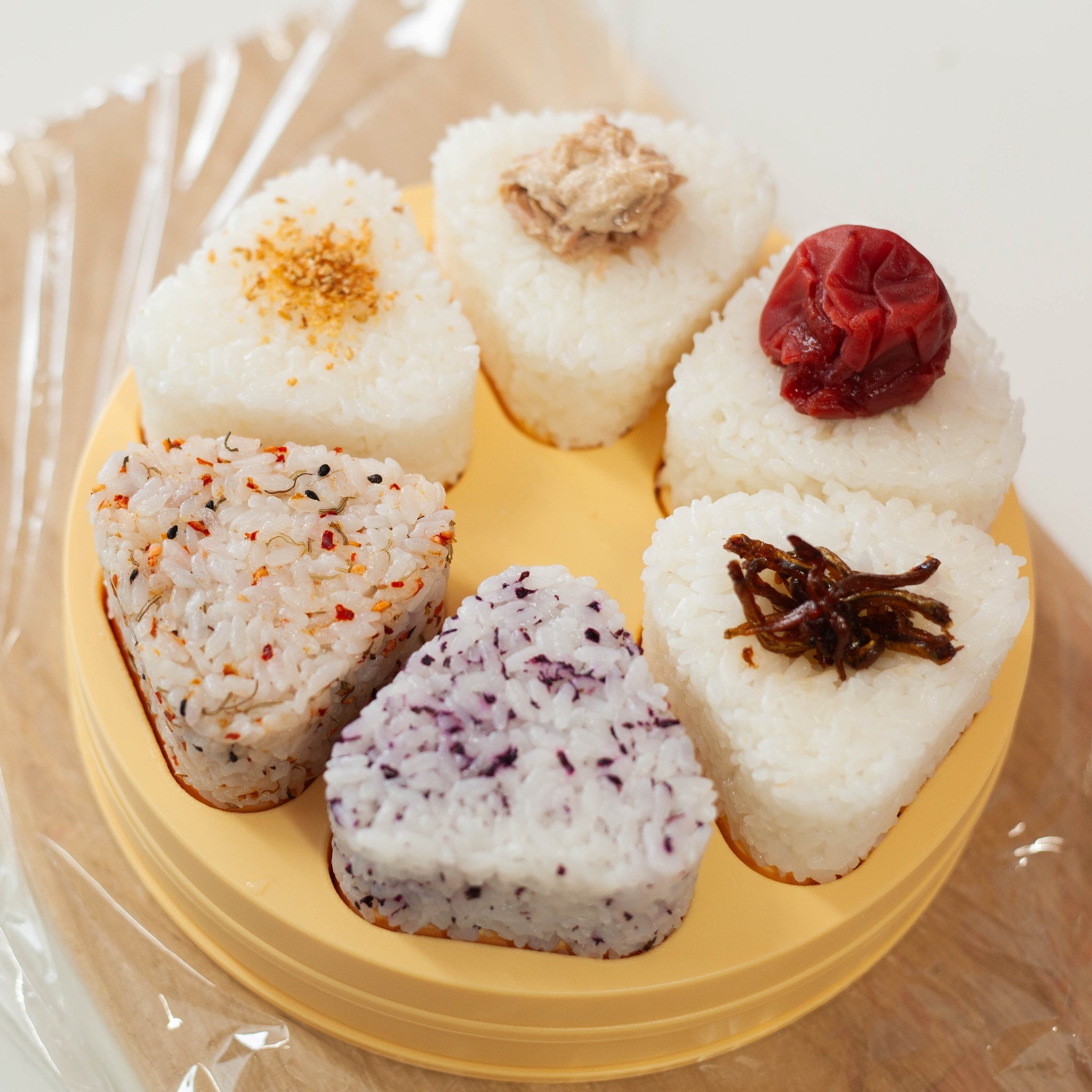 Onigiri-vorm, driehoekige onigiri-maker met rijstlepel, sushi onigiri Onigiri-vorm, driehoekige onigiri-maker met rijstlepel, sushi onigiri