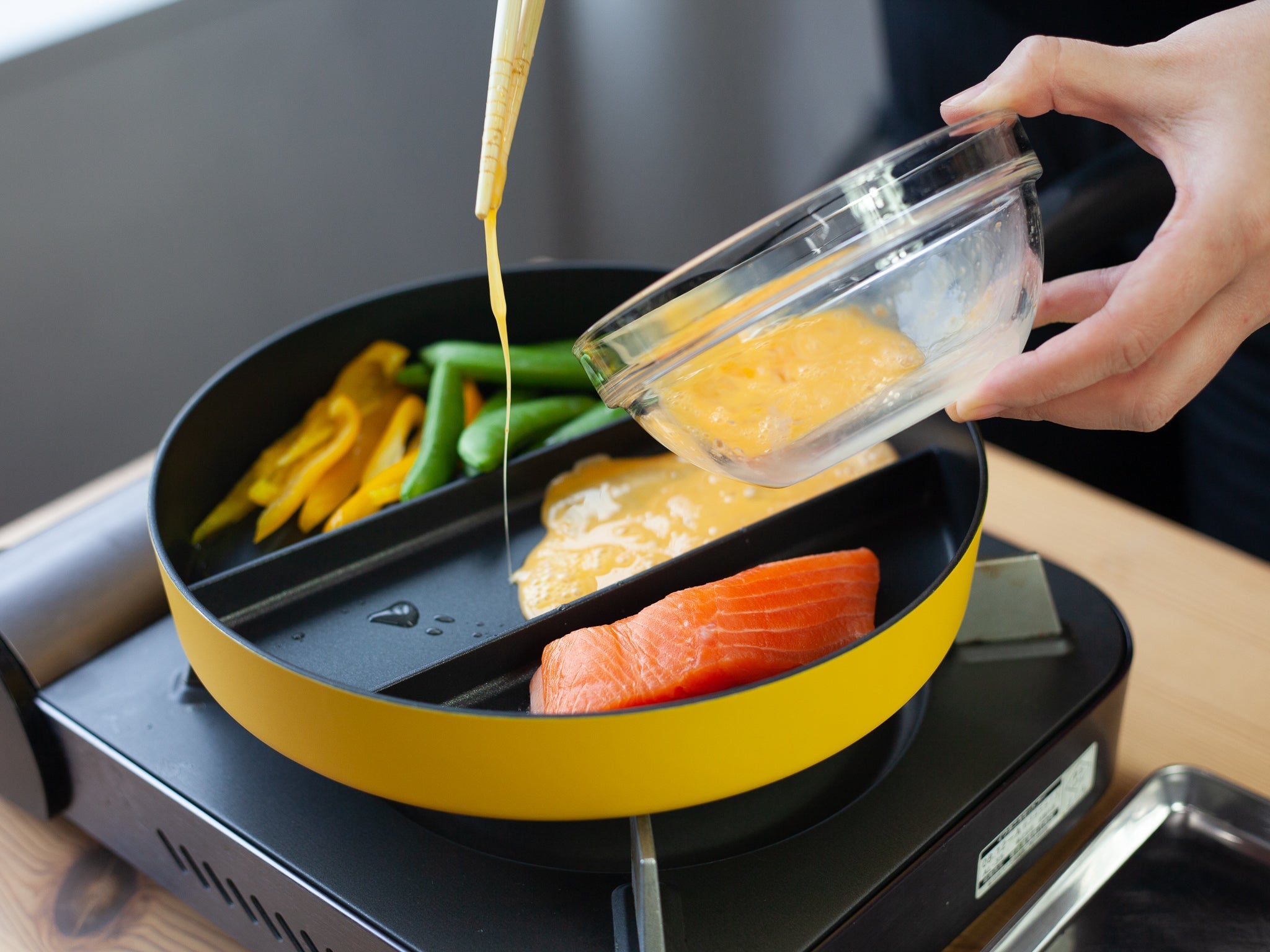 Pressé par le temps ? Cuisiner trois plats en une seul fois grâce à notre TriplePan !