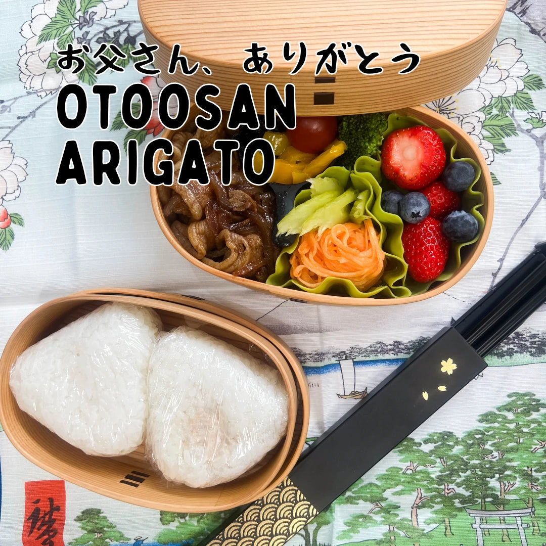 Bento en bois Magewappa rempli de nourriture