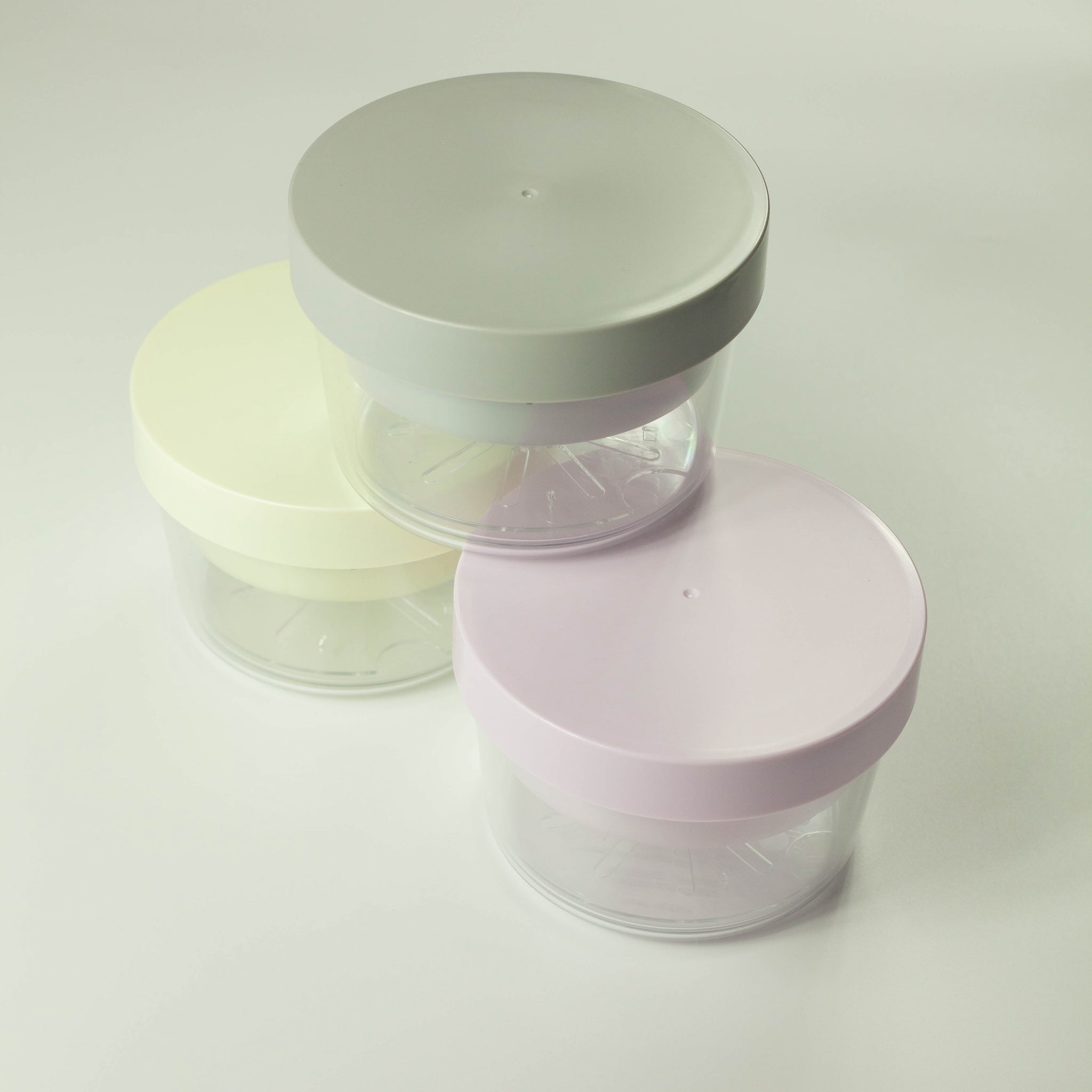 Gel Cool Salad Cases in 3 different colors (grey, yellow, purple) set up as a pyramid