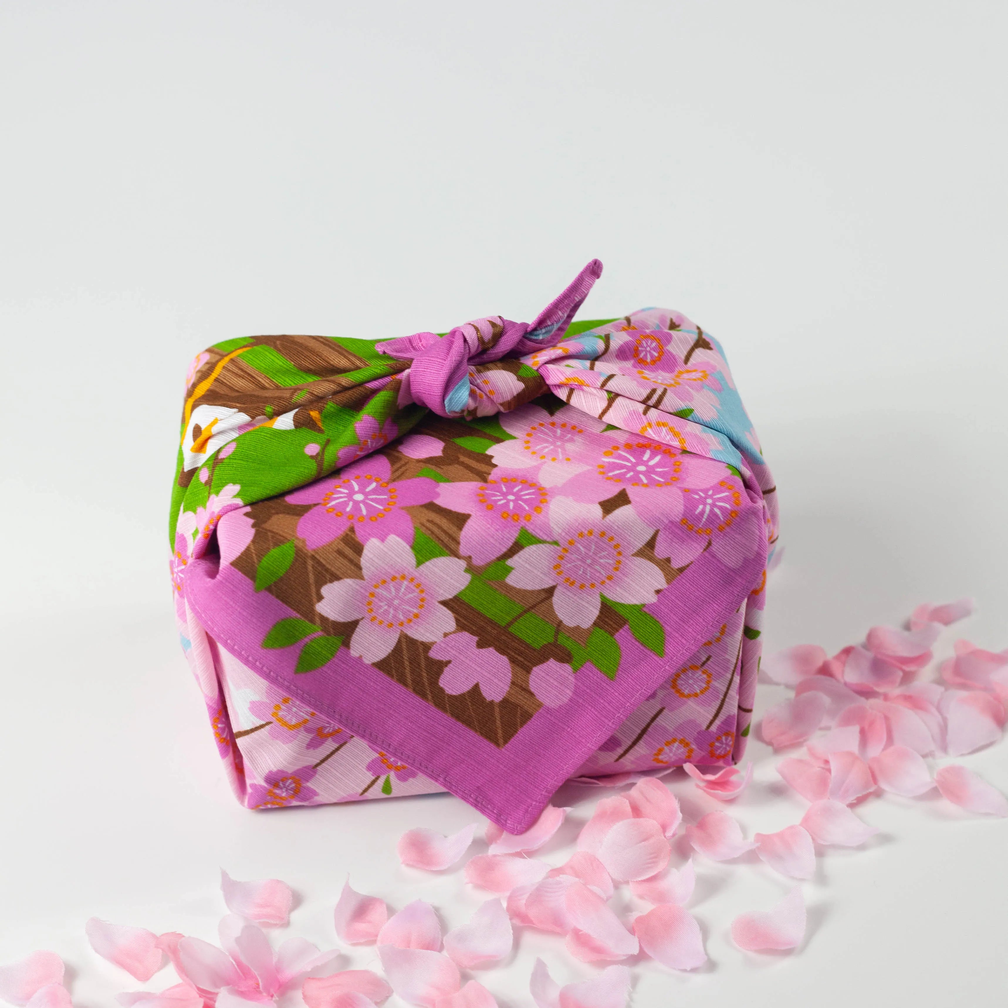 Furoshiki Mikeneko Sakura (50 cm)