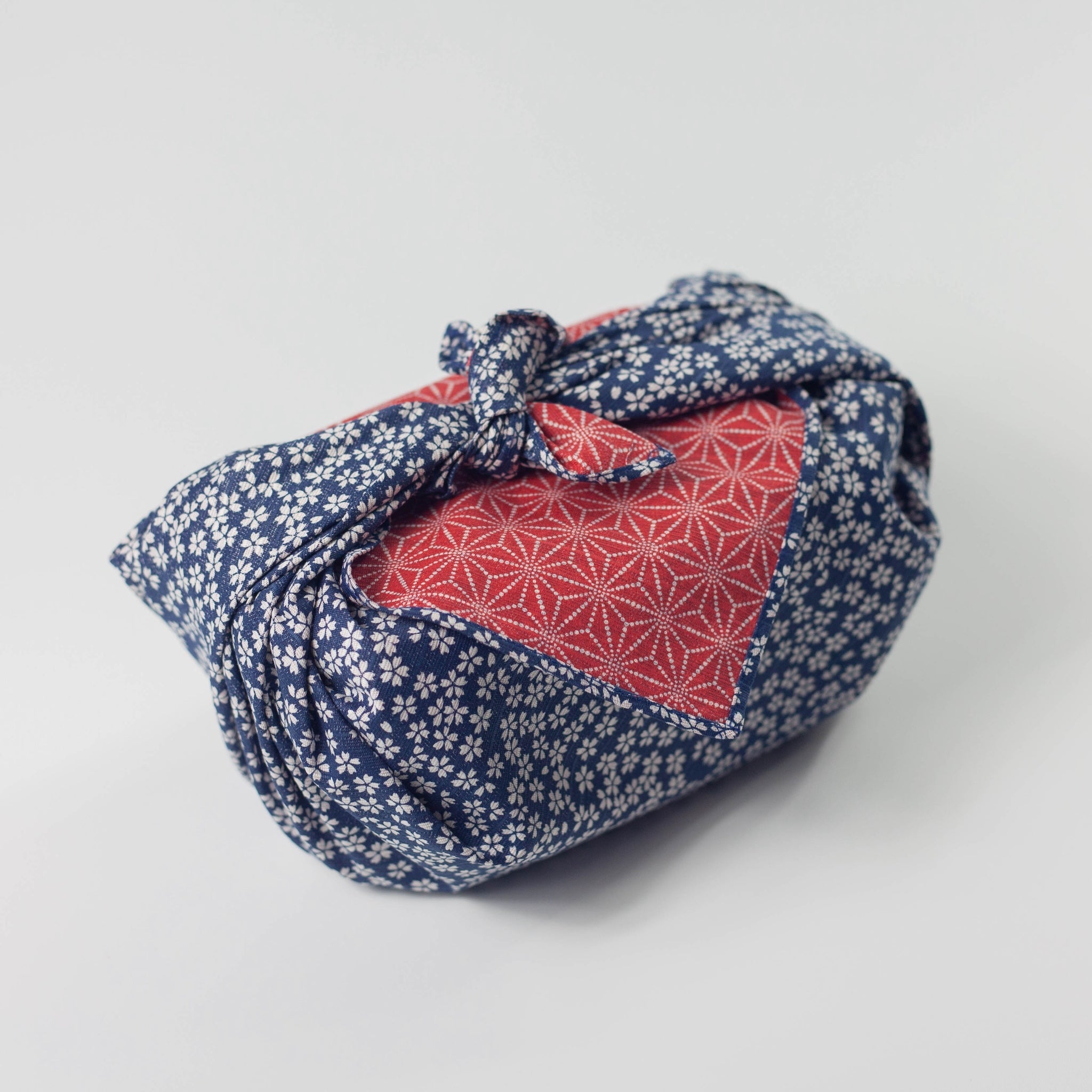 Furoshiki double face Asanoha Sakura (bleu marine et rouge, 50 cm)