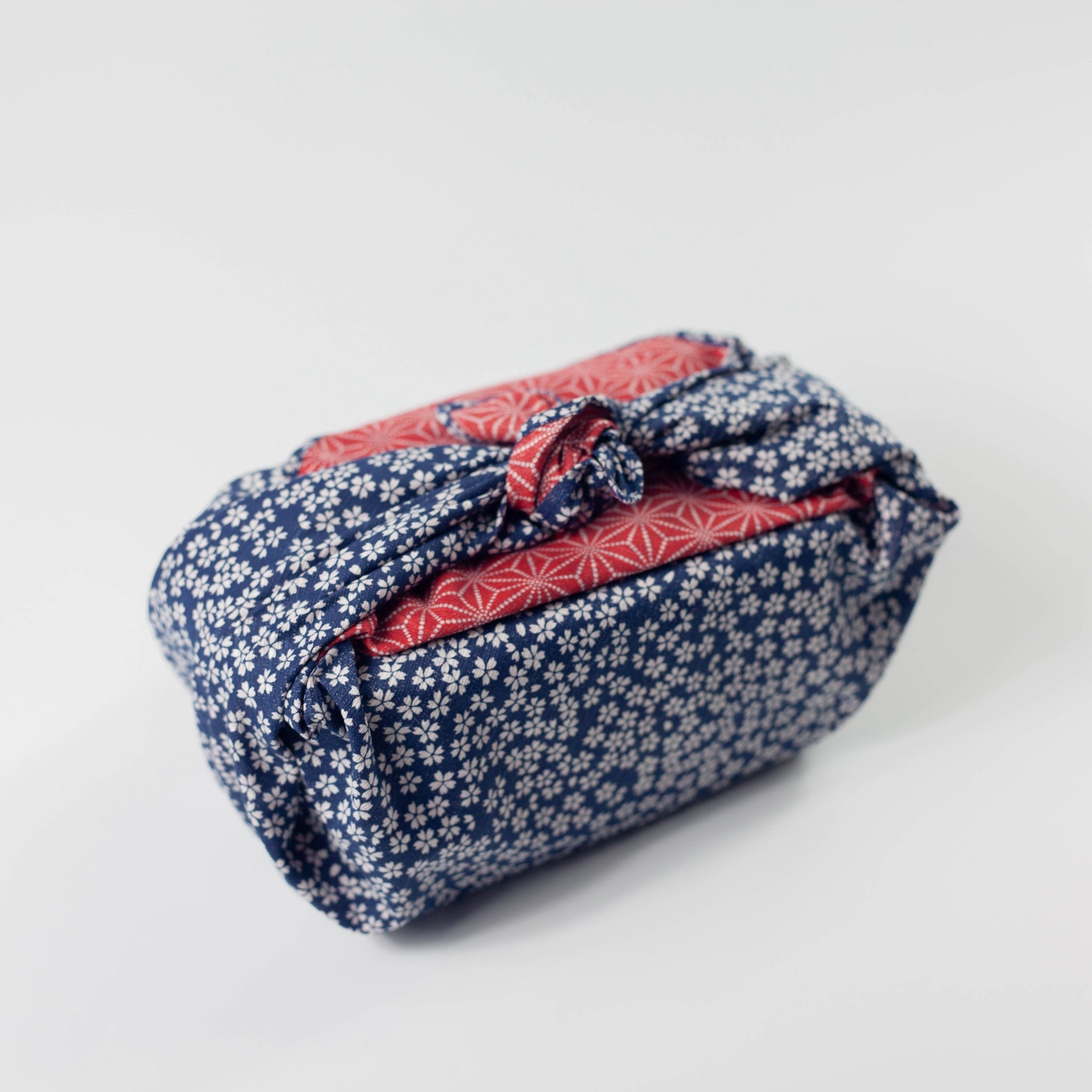 Furoshiki double face Asanoha Sakura (bleu marine et rouge, 50 cm)