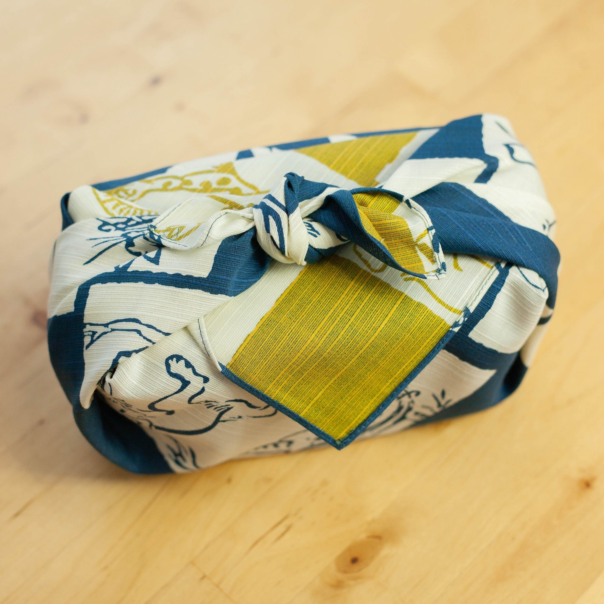 Furoshiki double-face Chôjûgiga (bleu et jaune, 50 cm)