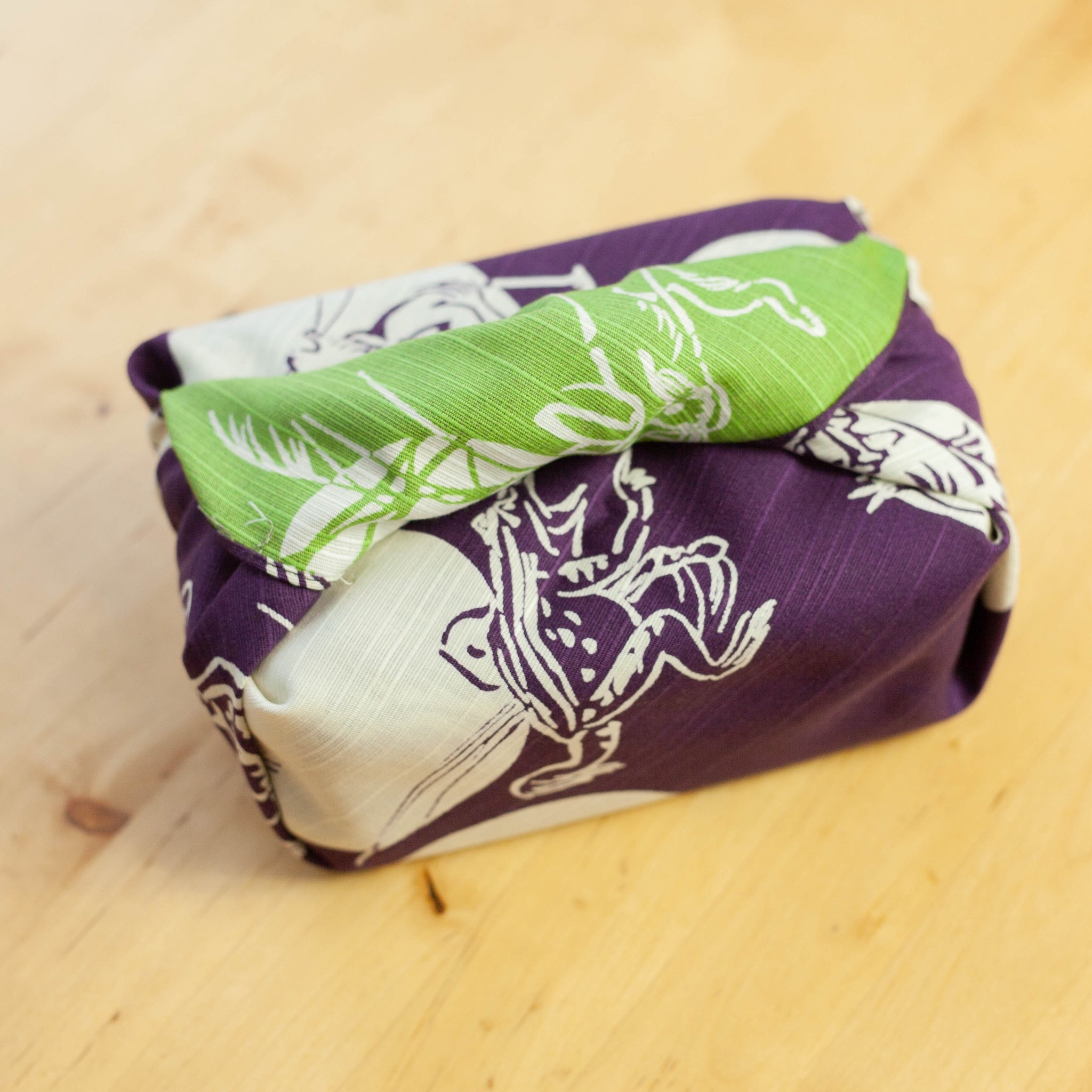 Furoshiki double-face Chôjûgiga (violet et vert, 50 cm)