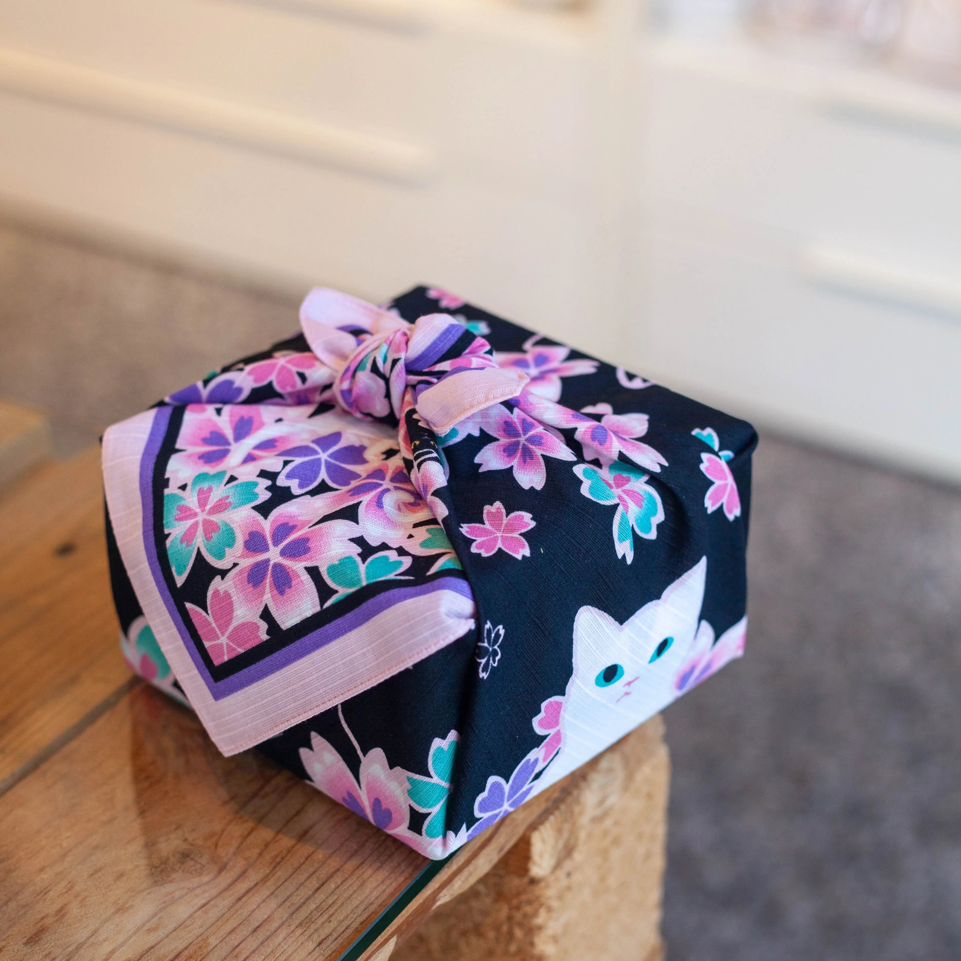 Furoshiki Nocturne de Chats (noir et rose, 50 cm)
