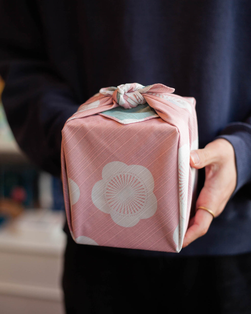 Furoshiki double face Isa Monyo Ume (rose et bleu, 48 cm)