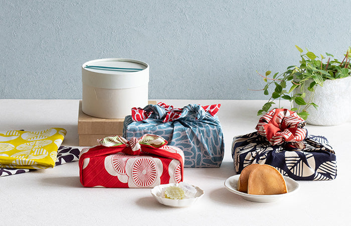 Dubbelzijdige furoshiki Isa Monyo - Matsu (rood en marineblauw, 48 cm)