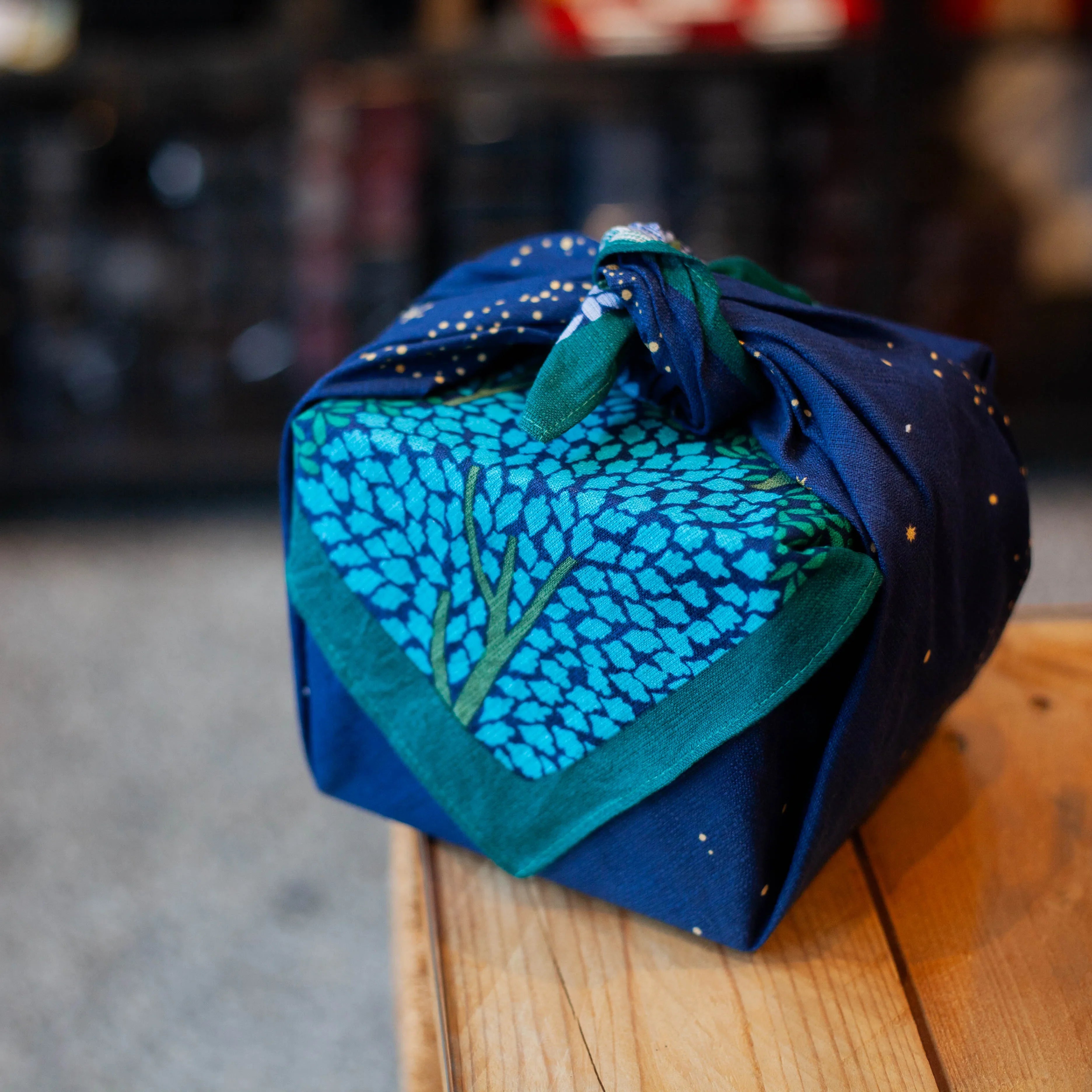 Furoshiki Hime Musubi - Foresta di stelle (blu marino, 70 cm)