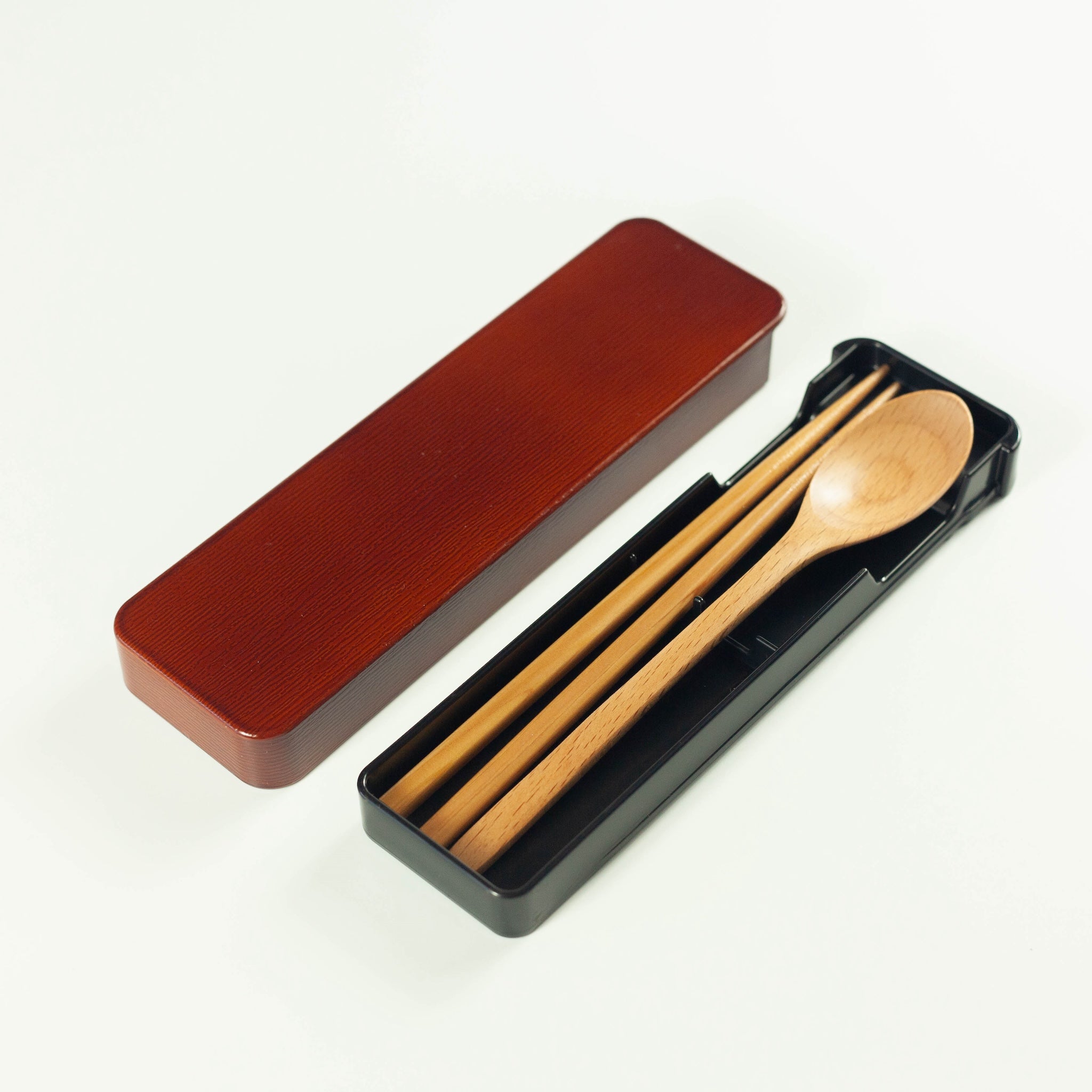 Set de couverts en bois (châtain clair)