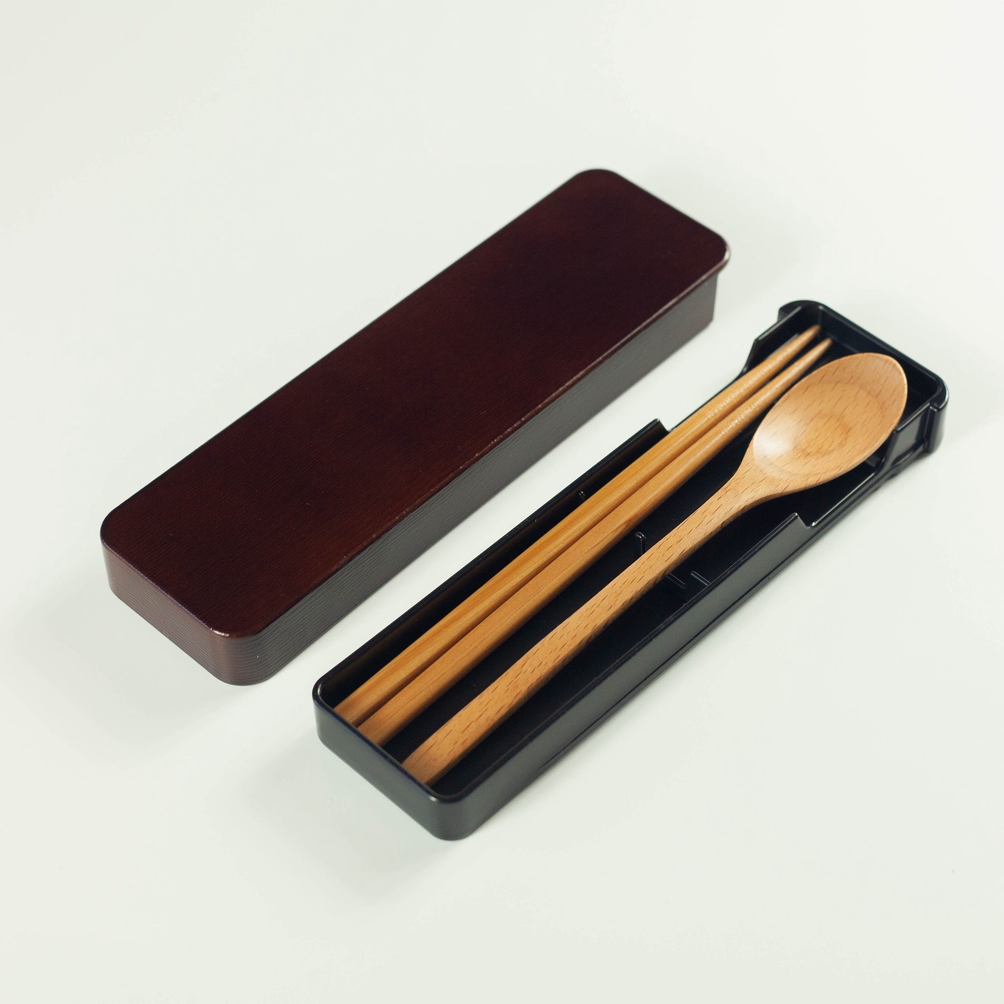 Set de couverts en bois (châtain foncé)
