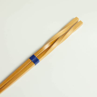 Baguettes en bambou torsadées