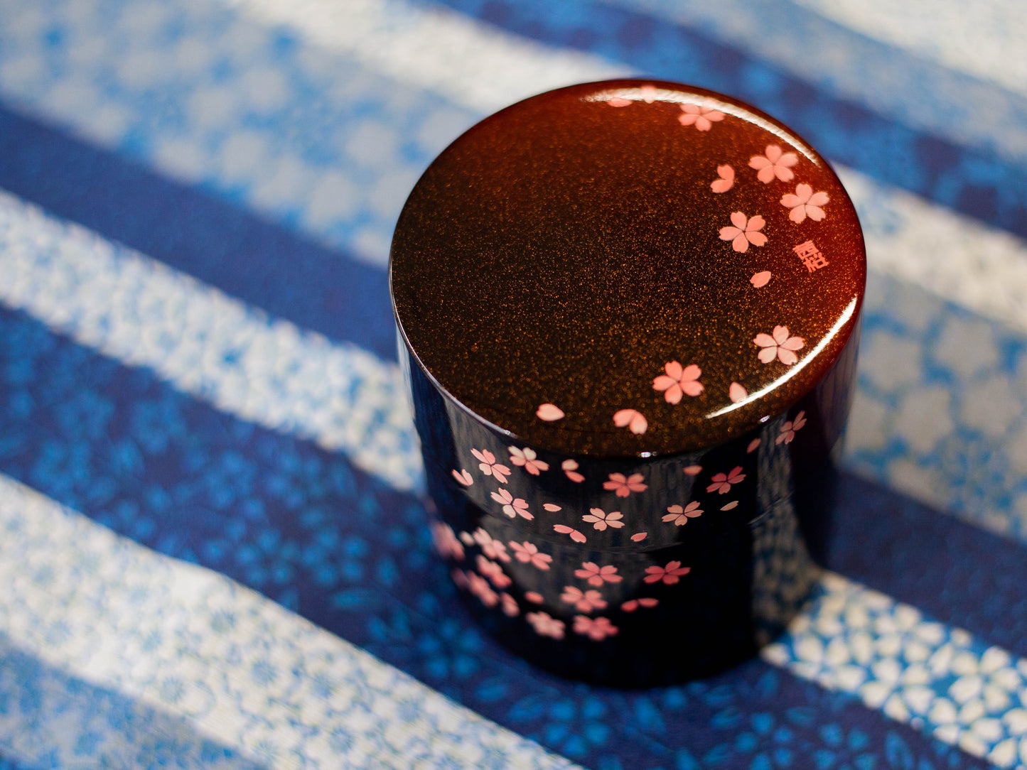 Sakura Petals Tea Canister | Small (350mL) - Bento&co