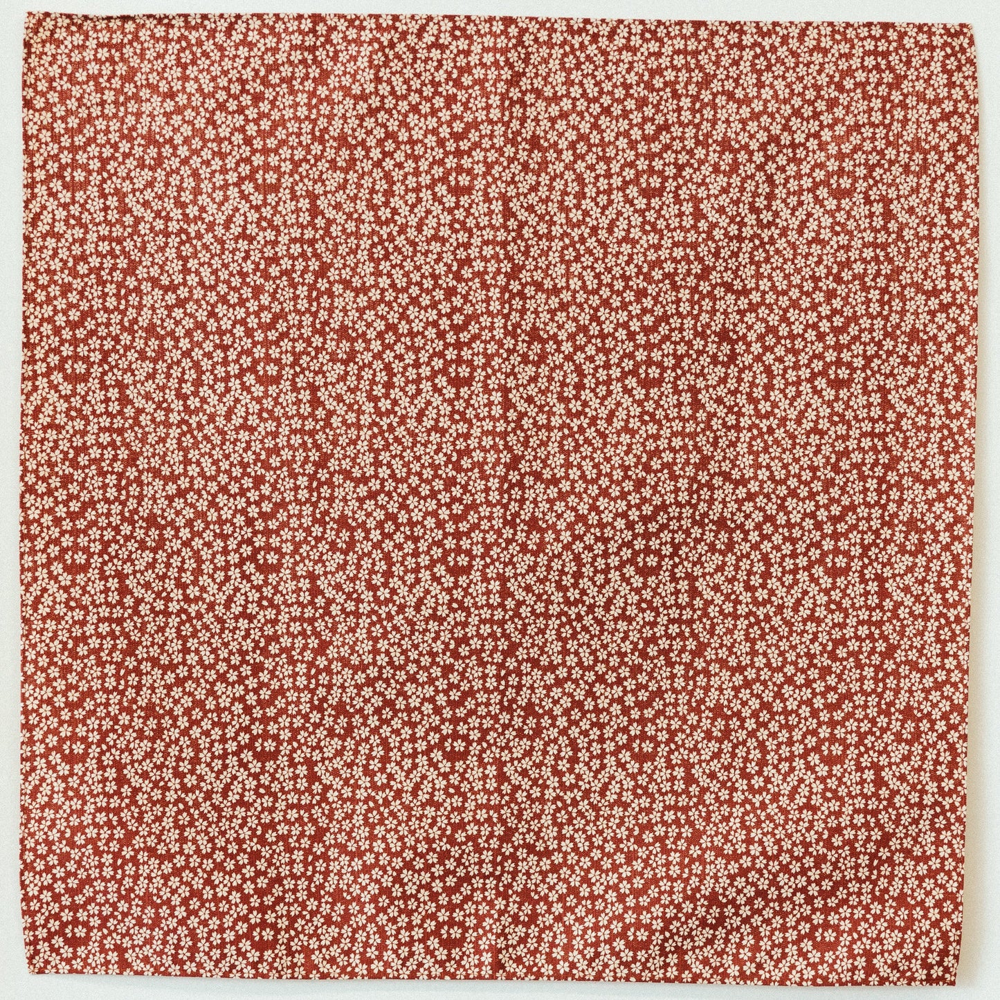 Furoshiki bifacciale Asanoha Sakura (rosso bordeaux e oro, 50 cm)