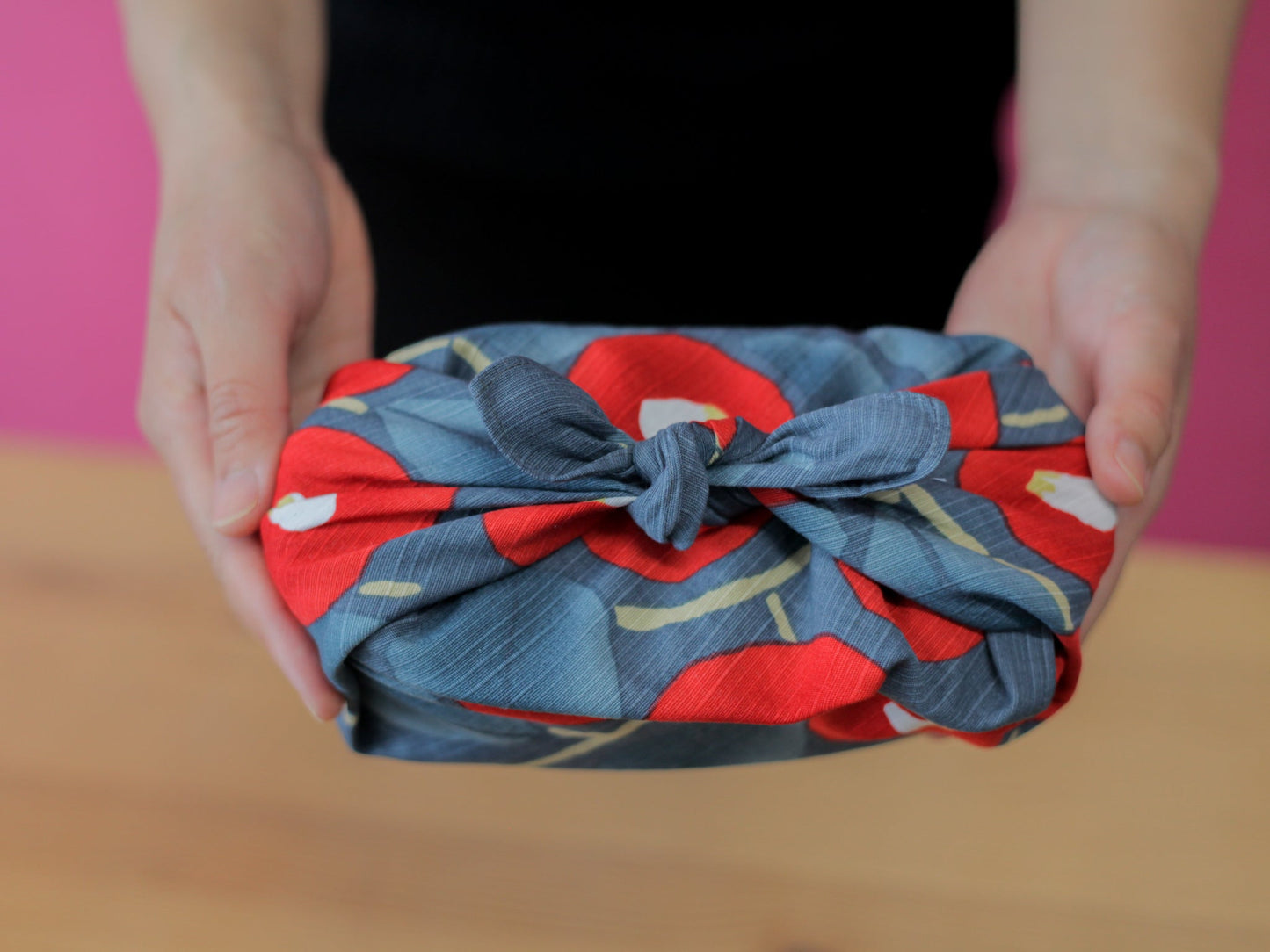 Furoshiki Yumeji Takehisa - Tsubaki (marine, 48 cm)