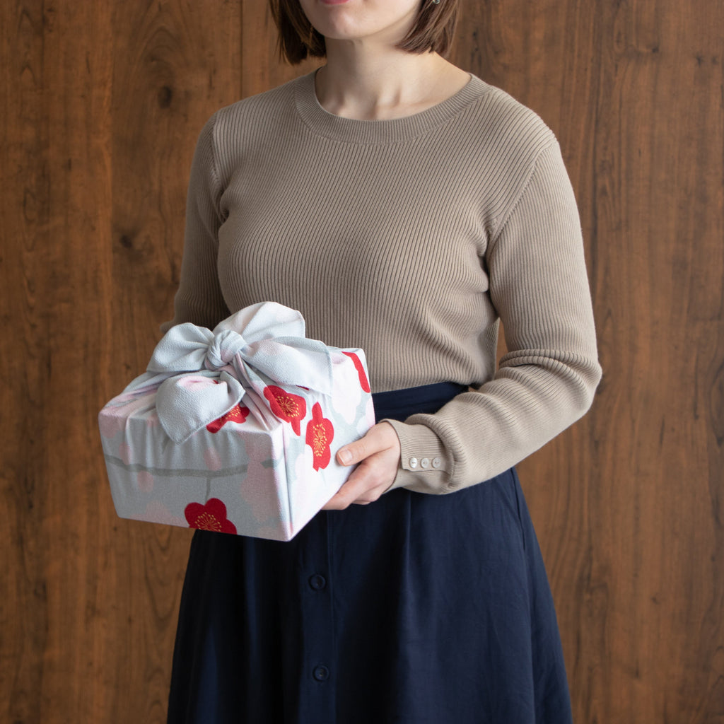 Furoshiki Koetsu Chirimen - Ume (gris, 70 cm)