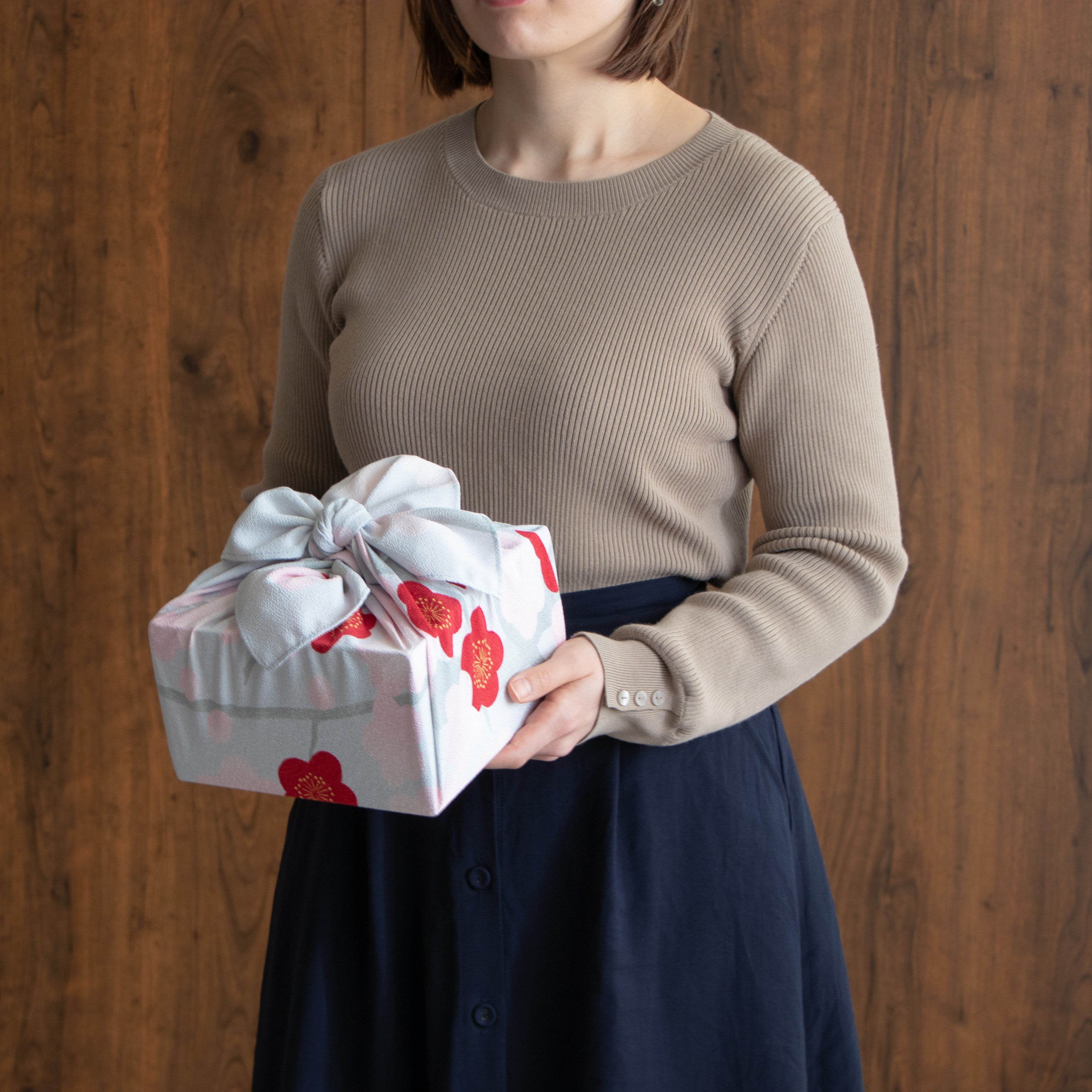 Furoshiki Koetsu Chirimen - Ume (gris, 70 cm)