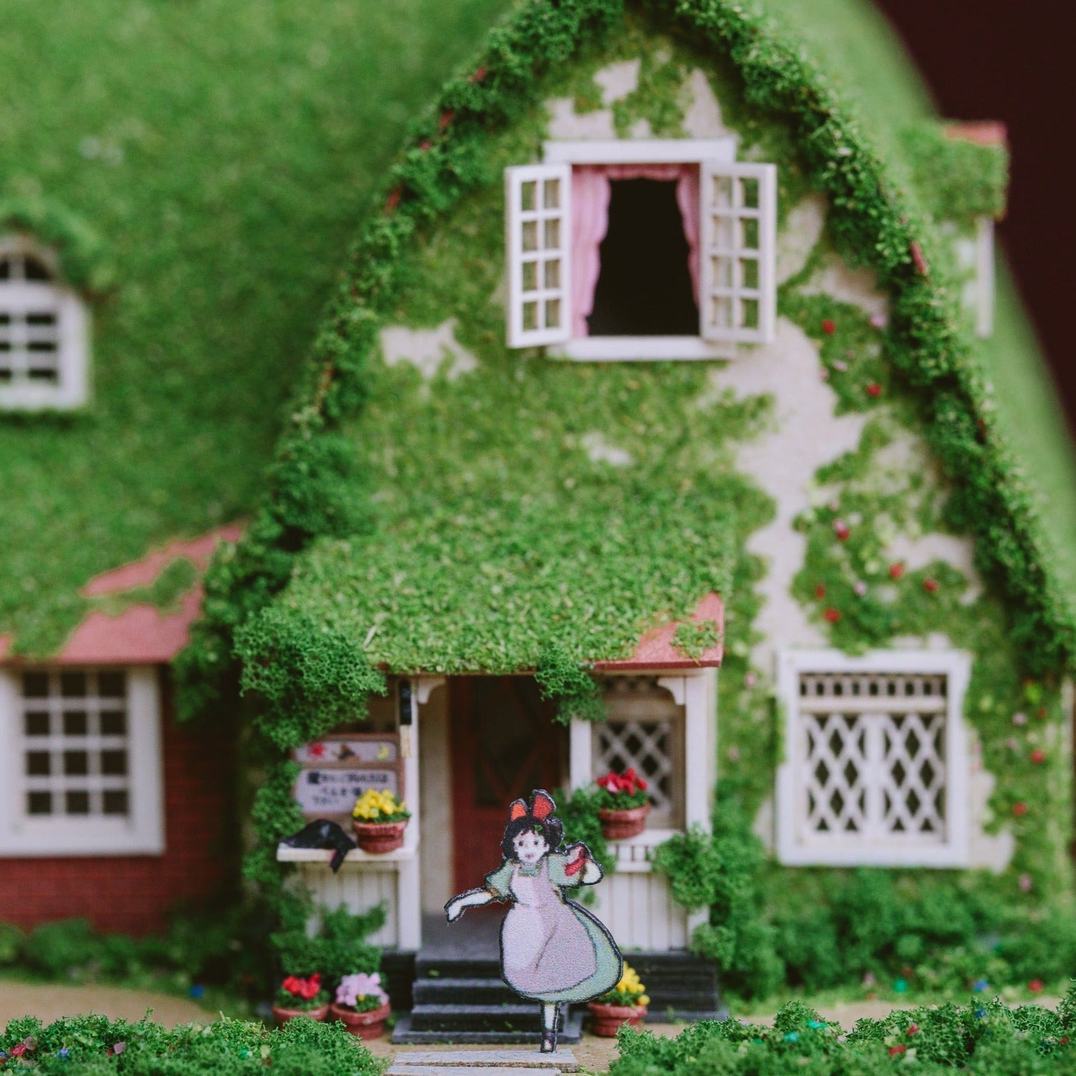 Miniatuart Ghibli - Kiki la Petite Sorcière : La Maison des Okino (grand format)