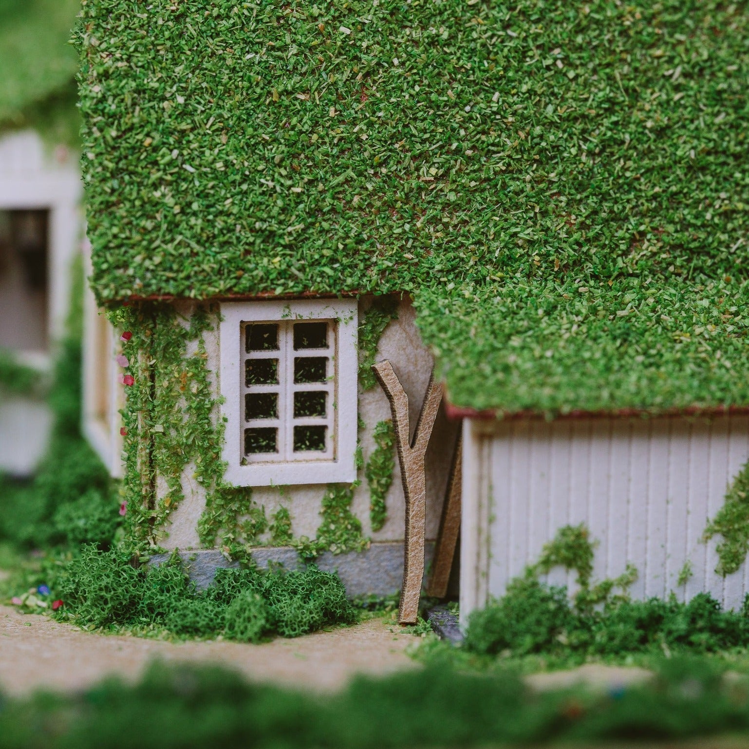 Miniatuart Ghibli - Kiki la Petite Sorcière : La Maison des Okino (grand format)