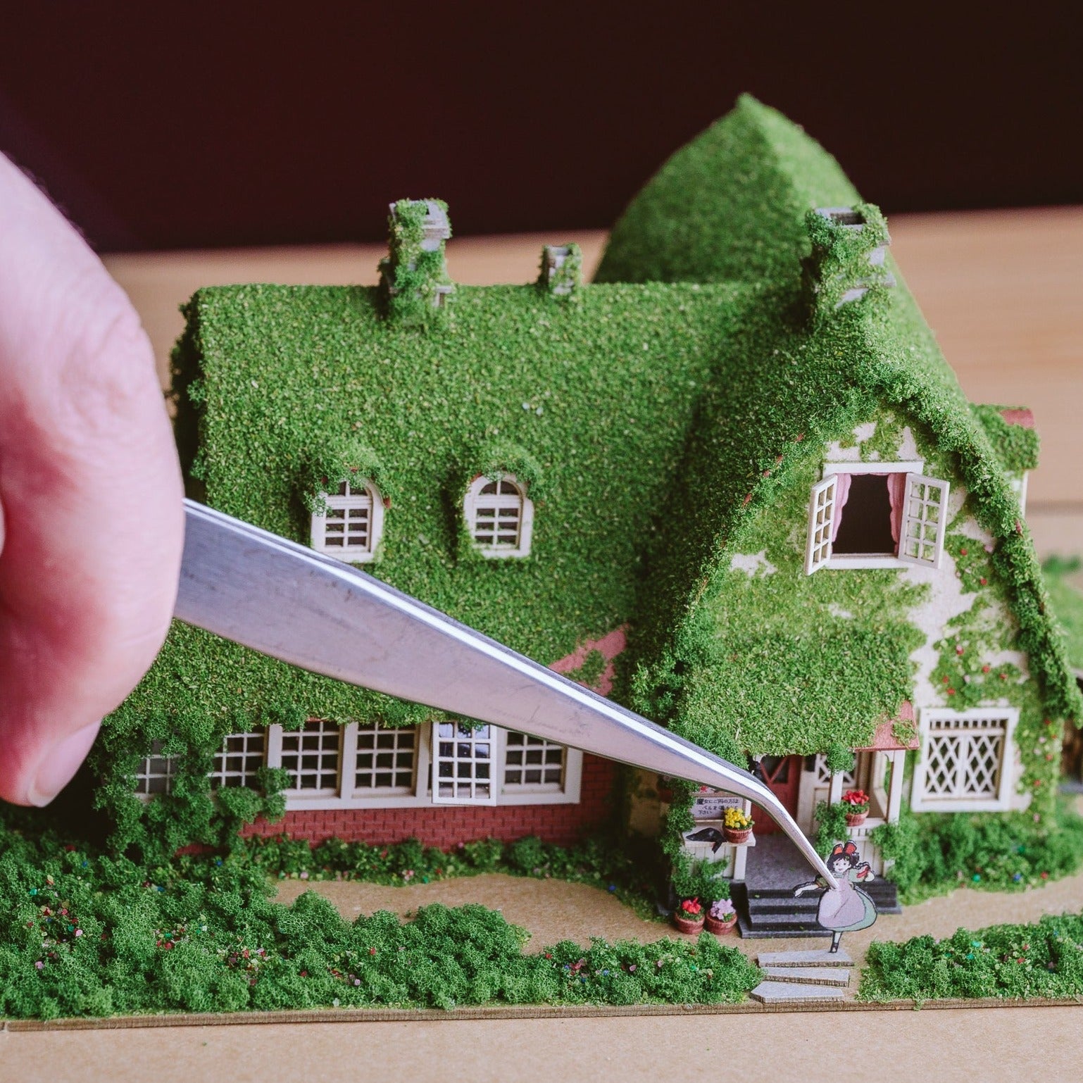 Miniatuart Ghibli - Kiki la Petite Sorcière : La Maison des Okino (grand format)