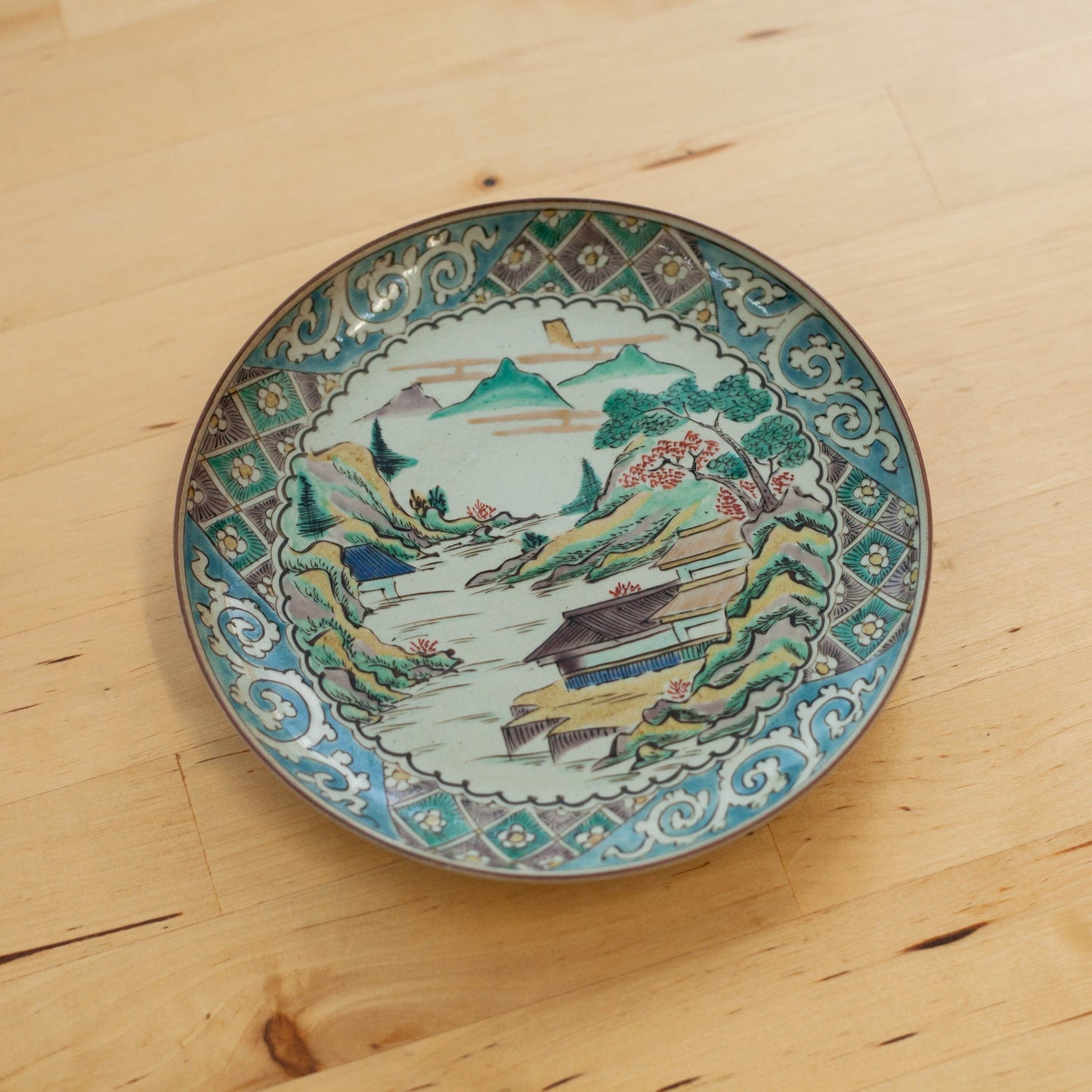 Kutaniyaki-bord uit het Meiji-tijdperk (1900, 17 cm)