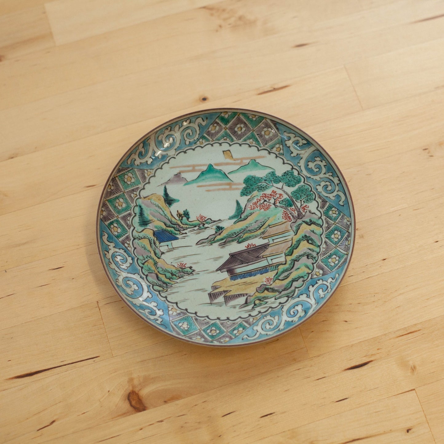 Kutaniyaki-bord uit het Meiji-tijdperk (1900, 17 cm)