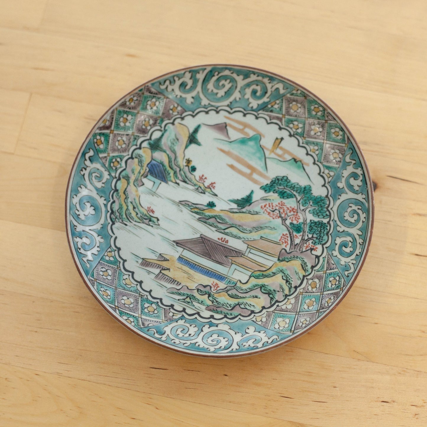 Kutaniyaki-bord uit het Meiji-tijdperk (1900, 17 cm)