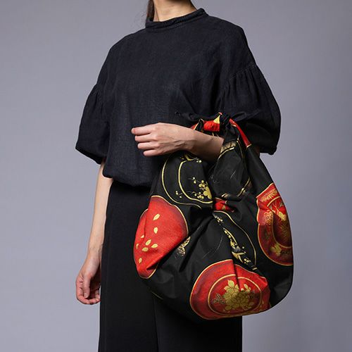 Setsugekka Wan Furoshiki 120cm used as a handbag